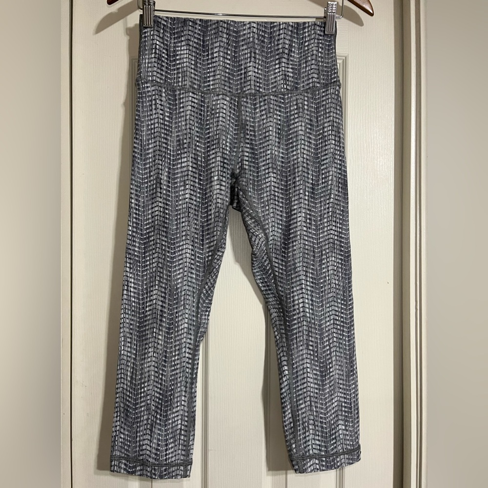 Lululemon Wunder Under Crop III
Luon Arrow Jacquard Battleship Silver Sp…